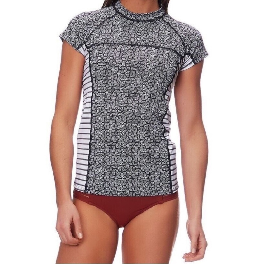 {Patagonia} Microswell Slim Fit Mock Neck Raglan Short Sleeve Rashguard